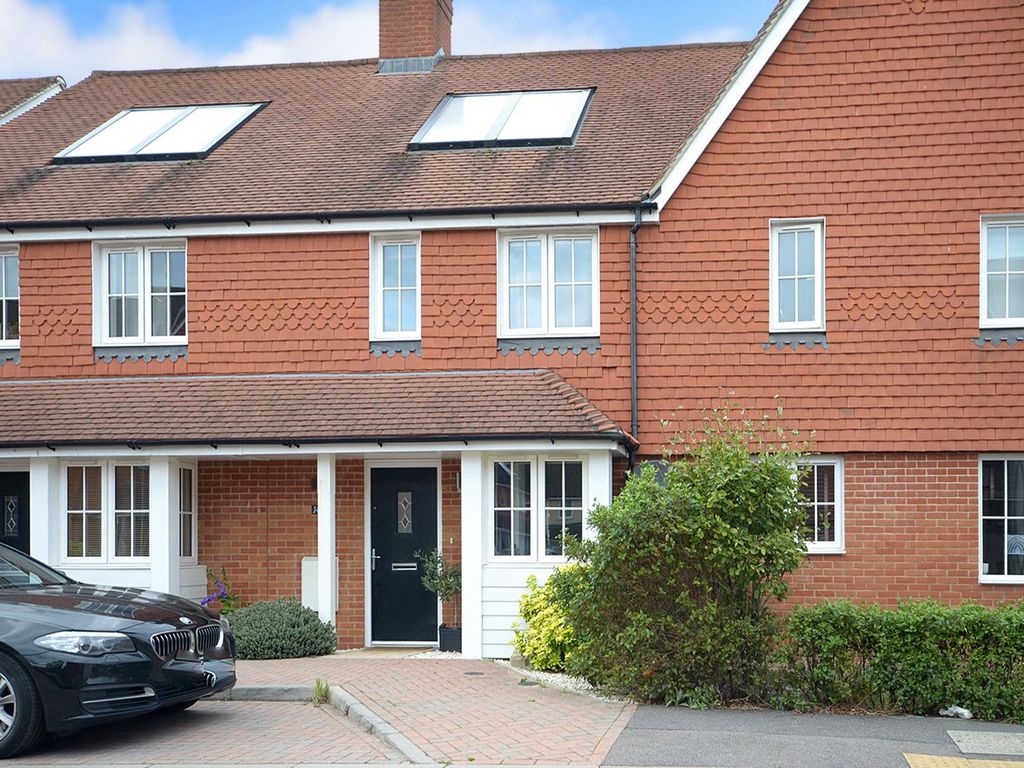 3 bed terraced house for sale in Horley, Surrey RH6, £400,000 Zoopla