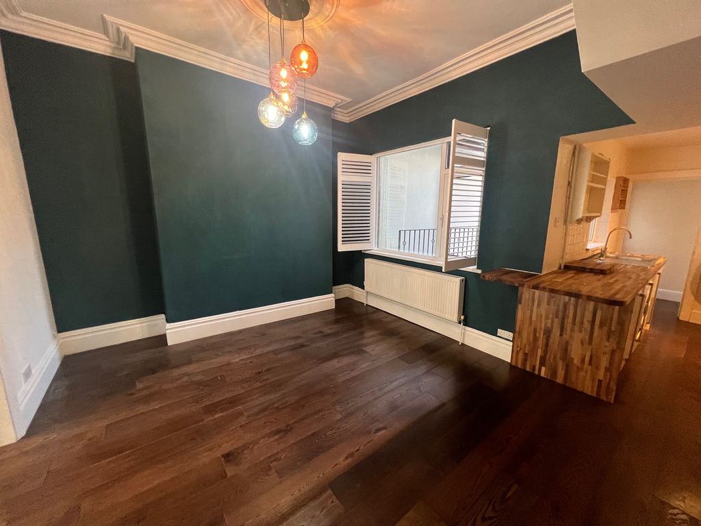 2 bed flat to rent in Kings Road, Pontcanna, Cardiff CF11, £1,650 pcm