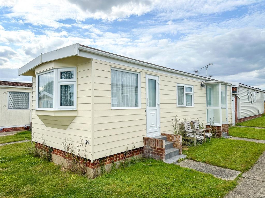 2 bed mobile/park home for sale in Meadowview Park, St Osyth Road