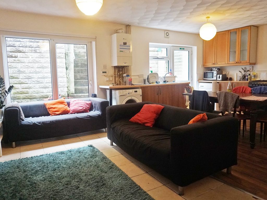 6 bed property to rent in Jones Terrace, City Centre, Swansea SA1, £