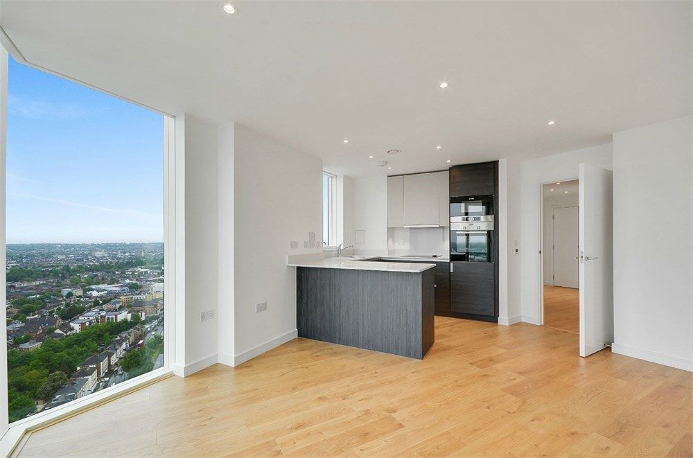 2 bed flat to rent in Pinnacle Apartments, Saffron Central Square