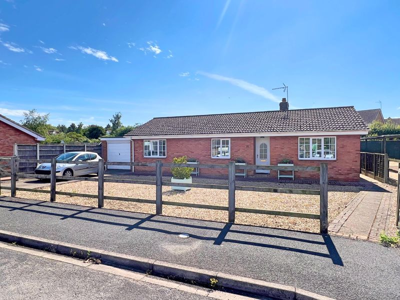 3 bed detached bungalow for sale in Charles Avenue, Ancaster, Grantham