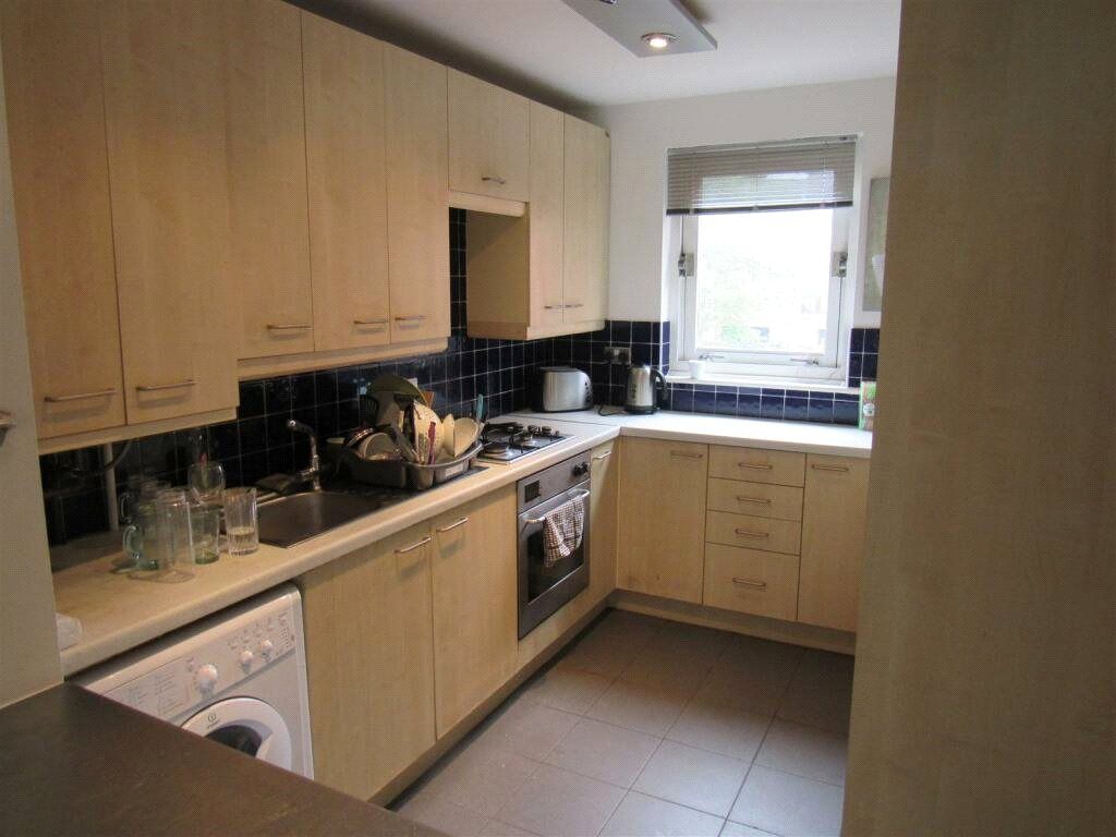 3 bed flat to rent in College Place, Camden, London NW1 Zoopla