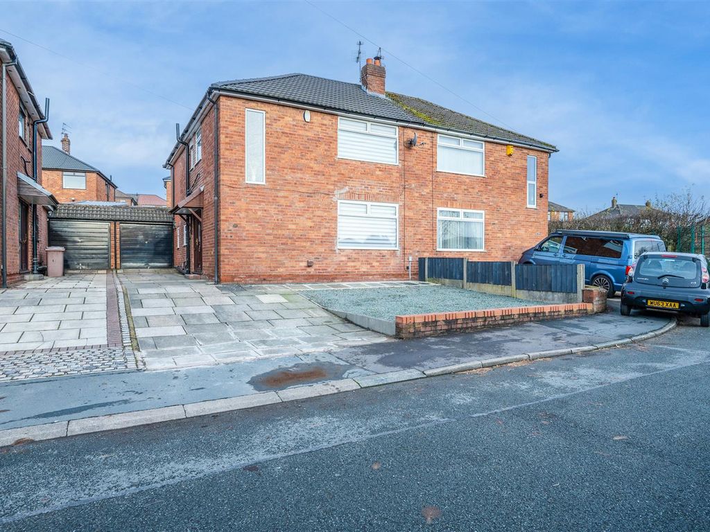 3 bed semidetached house for sale in Pentire Avenue, Windle, St