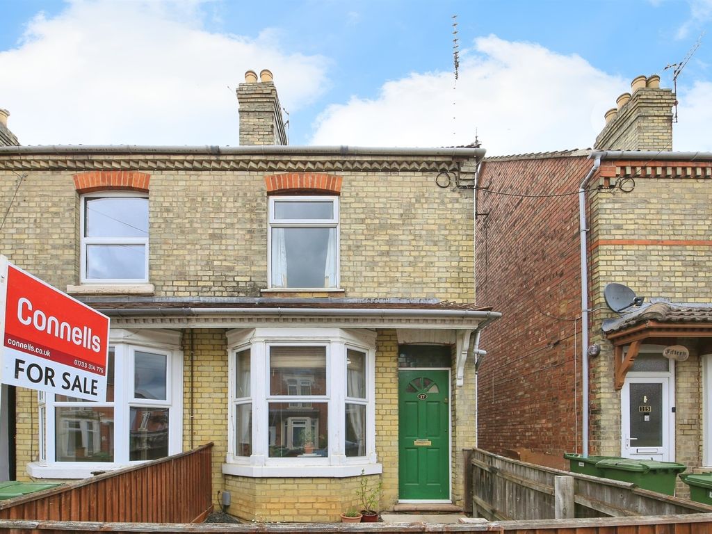 2 bed end terrace house for sale in Clifton Avenue, Peterborough PE3, £