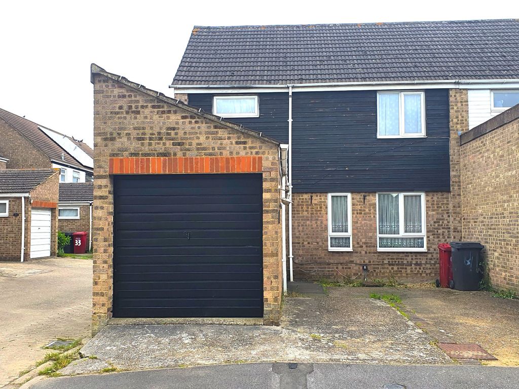 3 bed end terrace house for sale in Rochfords Gardens, Slough SL2 Zoopla