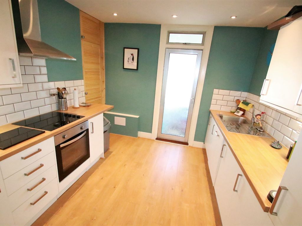 2 bed flat to rent in Sanderstead Road, Sanderstead, South Croydon CR2