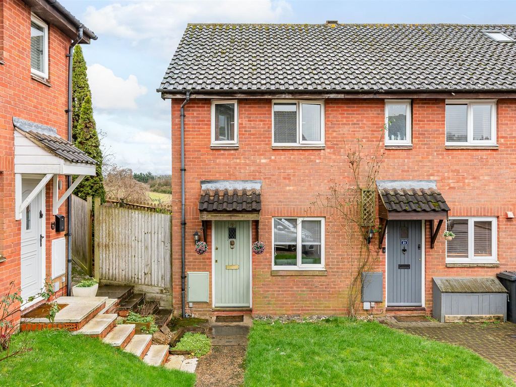2 bed end terrace house for sale in The Paddocks, Codicote, Hitchin SG4
