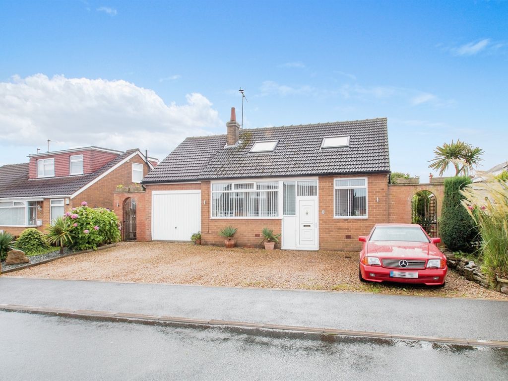 4 bed detached bungalow for sale in Scott Green Drive, Morley, Leeds