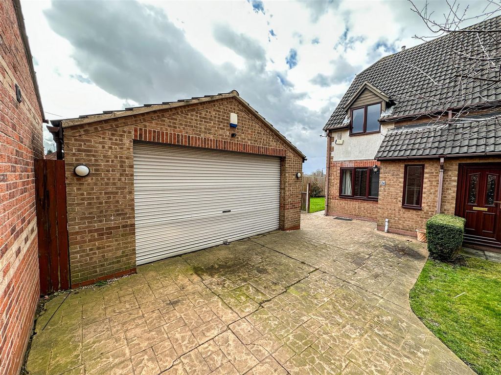 2 bed semidetached house to rent in Raven Close, Riddings, Alfreton