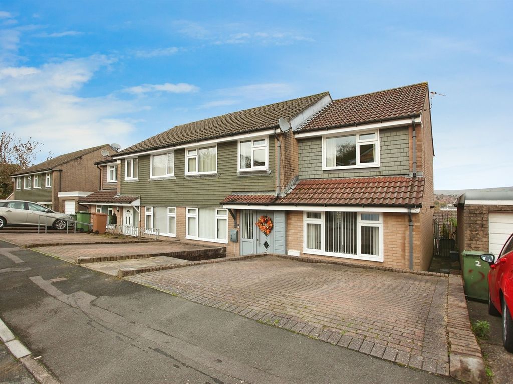 4 bed semidetached house for sale in Dunraven Court, Caerphilly CF83