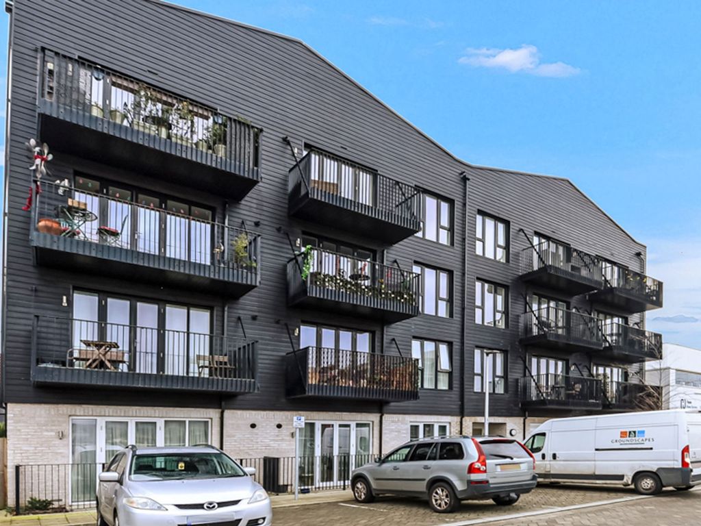 1 bed flat for sale in Rochester Riverside, Rochester, Kent ME1, £