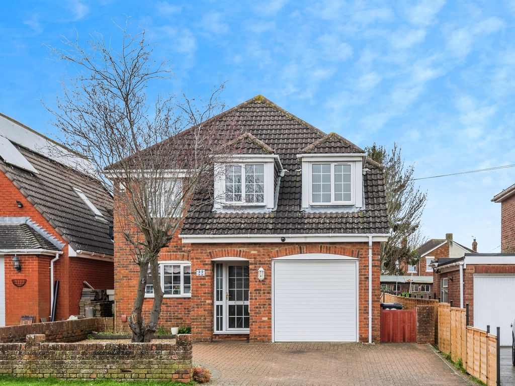 3 bed detached house for sale in Church Walk South, Swindon SN2, £