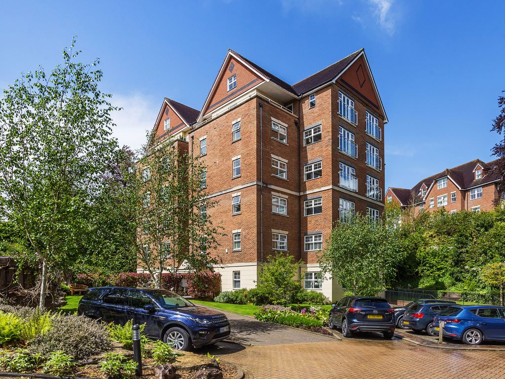 2 bed flat for sale in Wray Common Road, Reigate RH2 Zoopla