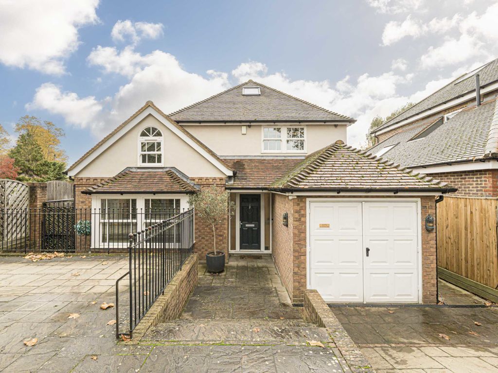 5 bed detached house for sale in Wensleydale Road, Hampton TW12, £