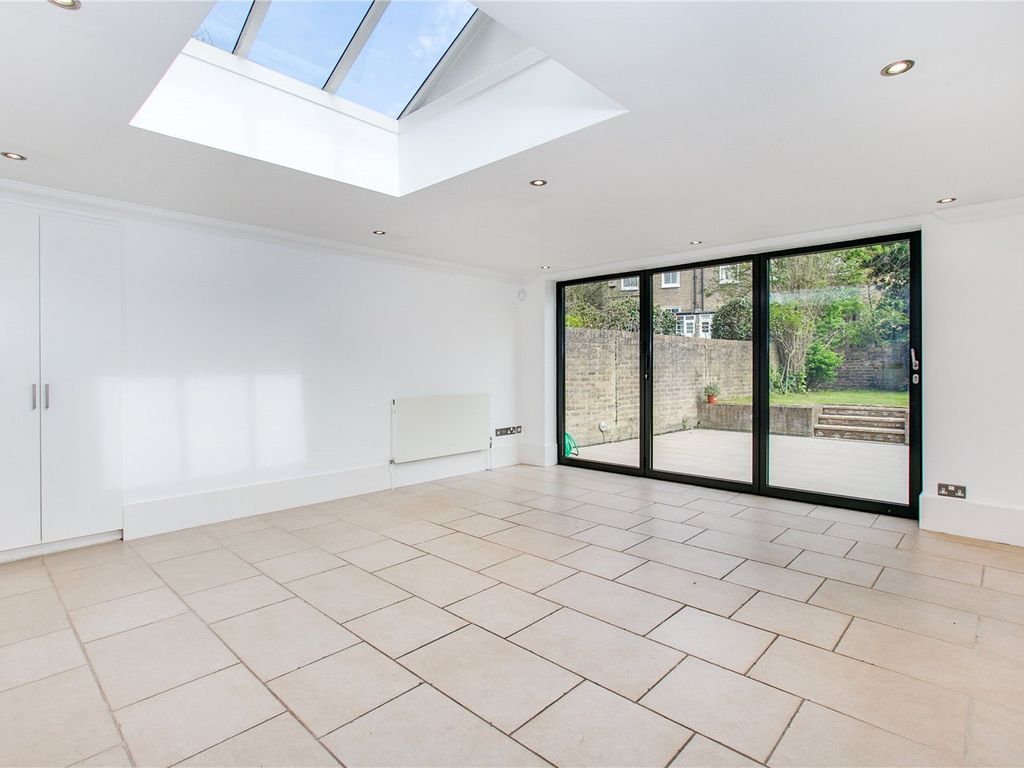 2 bed flat to rent in Avenue, Munster Village SW6, £2,900