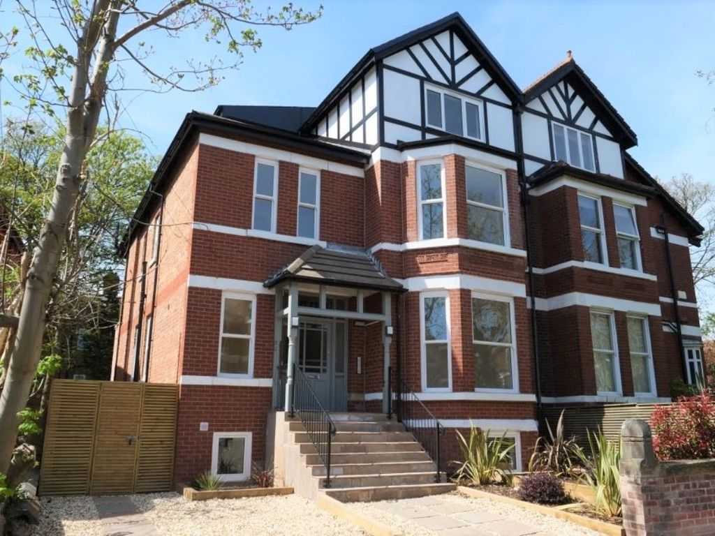 2 bed flat to rent in Hastings Avenue, ChorltonCumHardy, Manchester