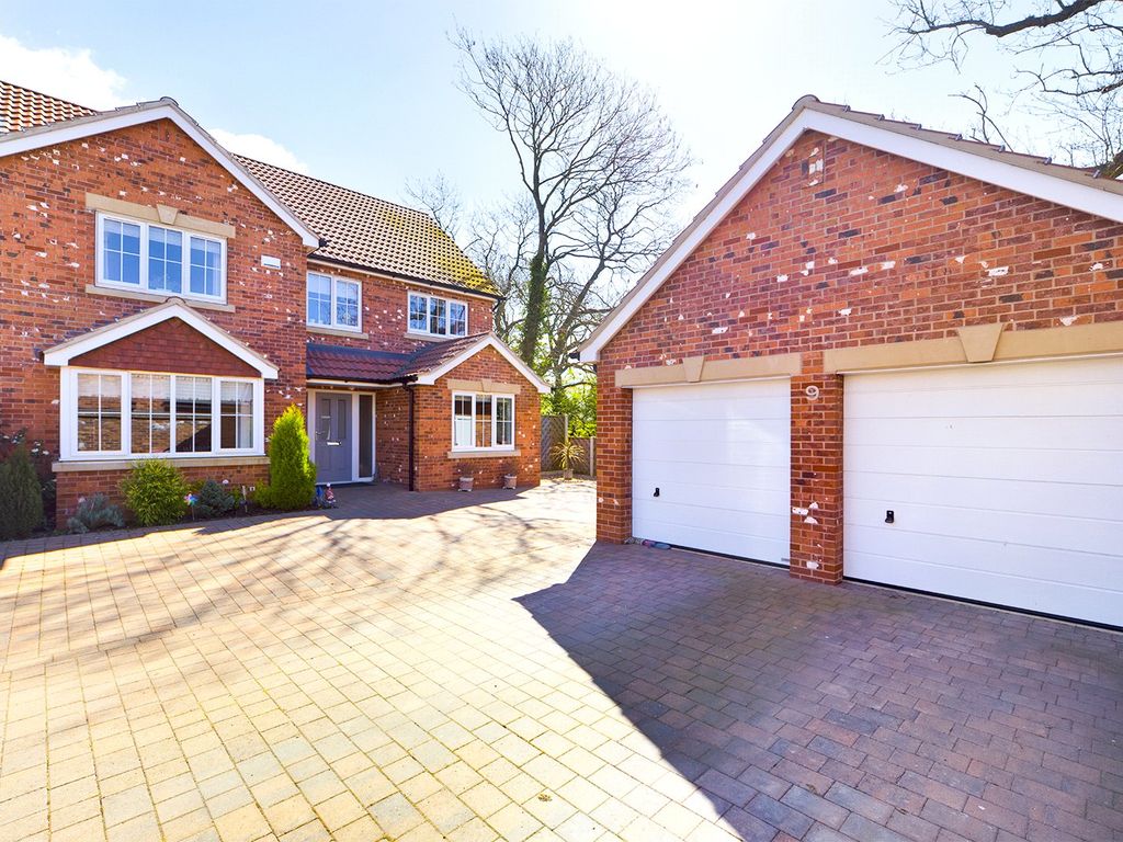 6 bed detached house for sale in Huntsman Close, Goxhill, North