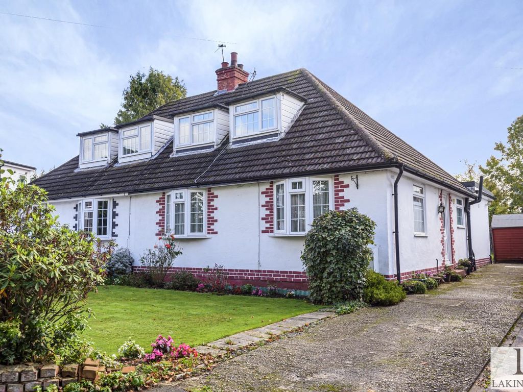 4 bed semidetached house for sale in Woodland Close, Hoylake Crescent