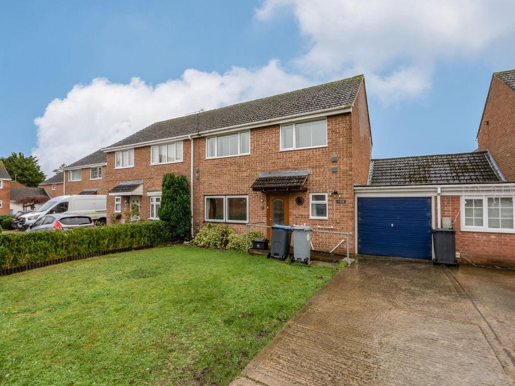 3 bed semidetached house for sale in Queens Road, Carterton