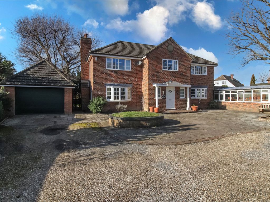 3 bed detached house for sale in Hawks Road, Hailsham, East Sussex BN27