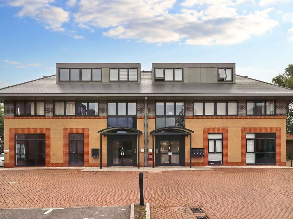 1 bed flat for sale in Sheerwater, Woking, Surrey GU21, £250,000 Zoopla