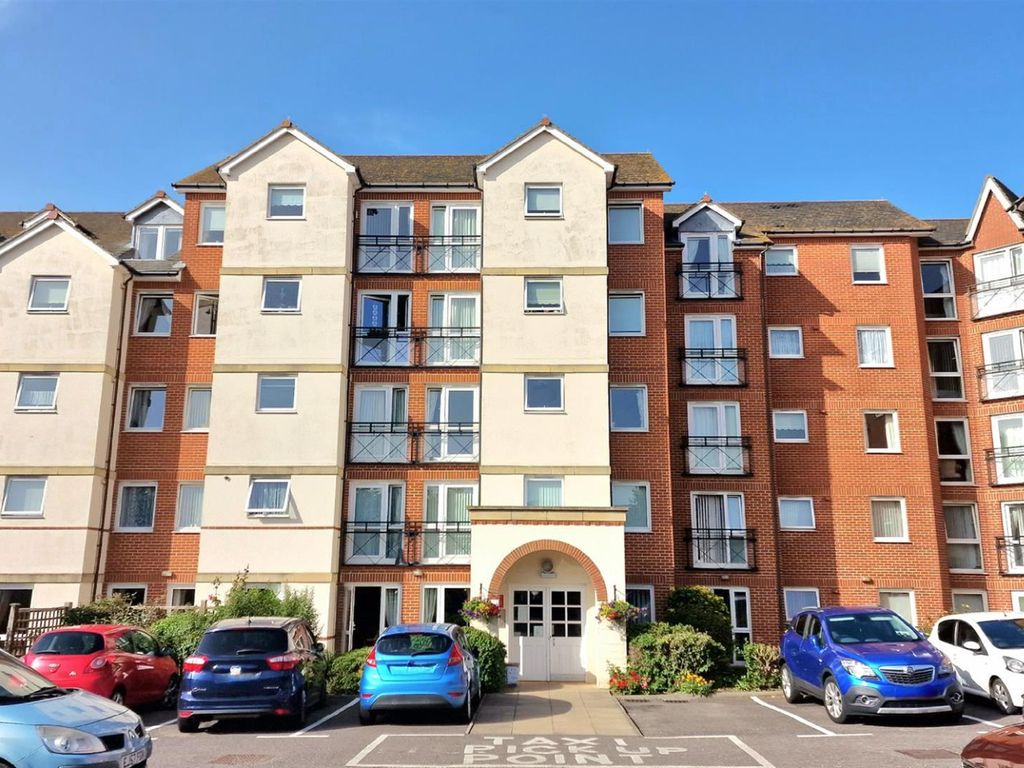 2 bed flat to rent in Dickens Court, Harold Road, Margate CT9, £800 pcm