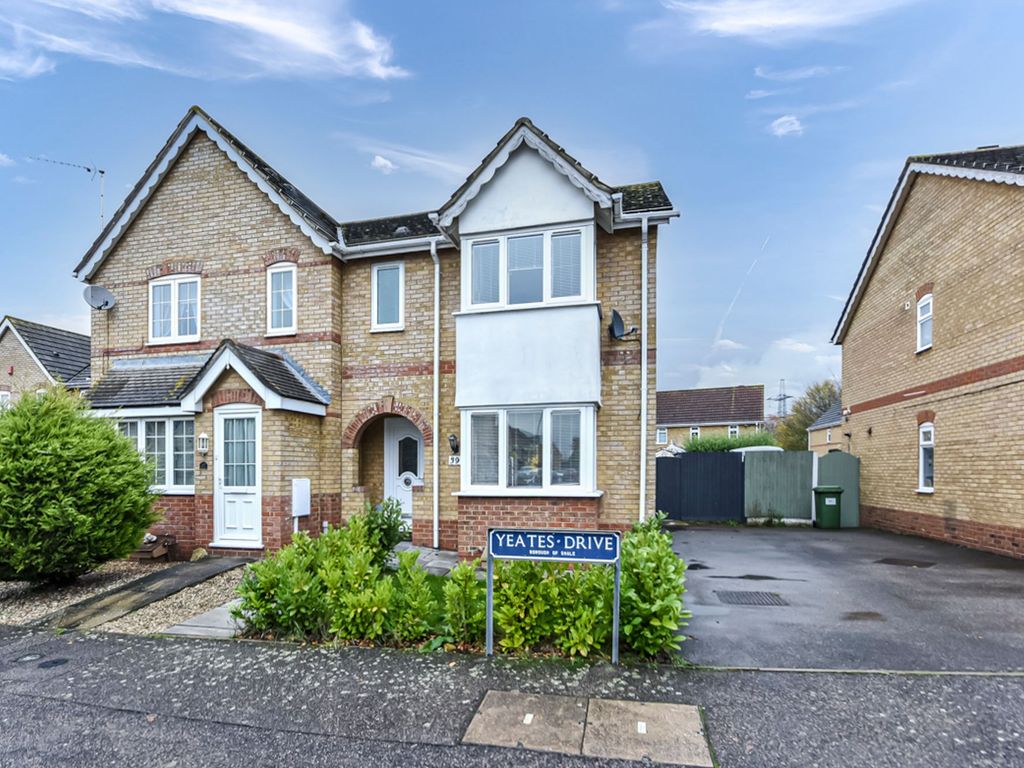3 bed semidetached house for sale in Yeates Drive, Kemsley