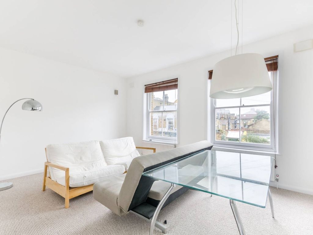 3 bed flat to rent in Ellison Road, Streatham, London SW16, £2,850 pcm