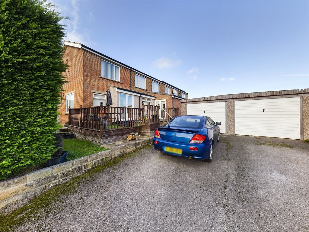 4 bed semidetached house for sale in St. Abbs Close, Bradford, West