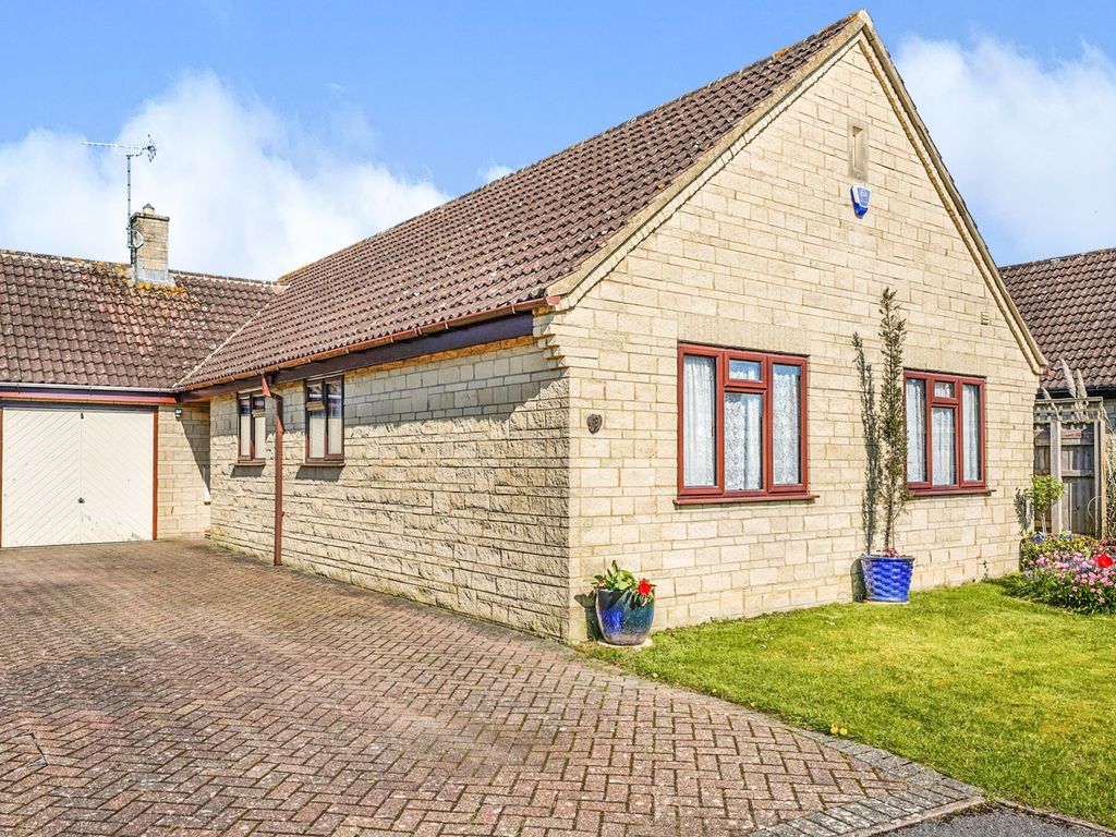 4 bed bungalow to rent in Shalford Close, Cirencester GL7 Zoopla