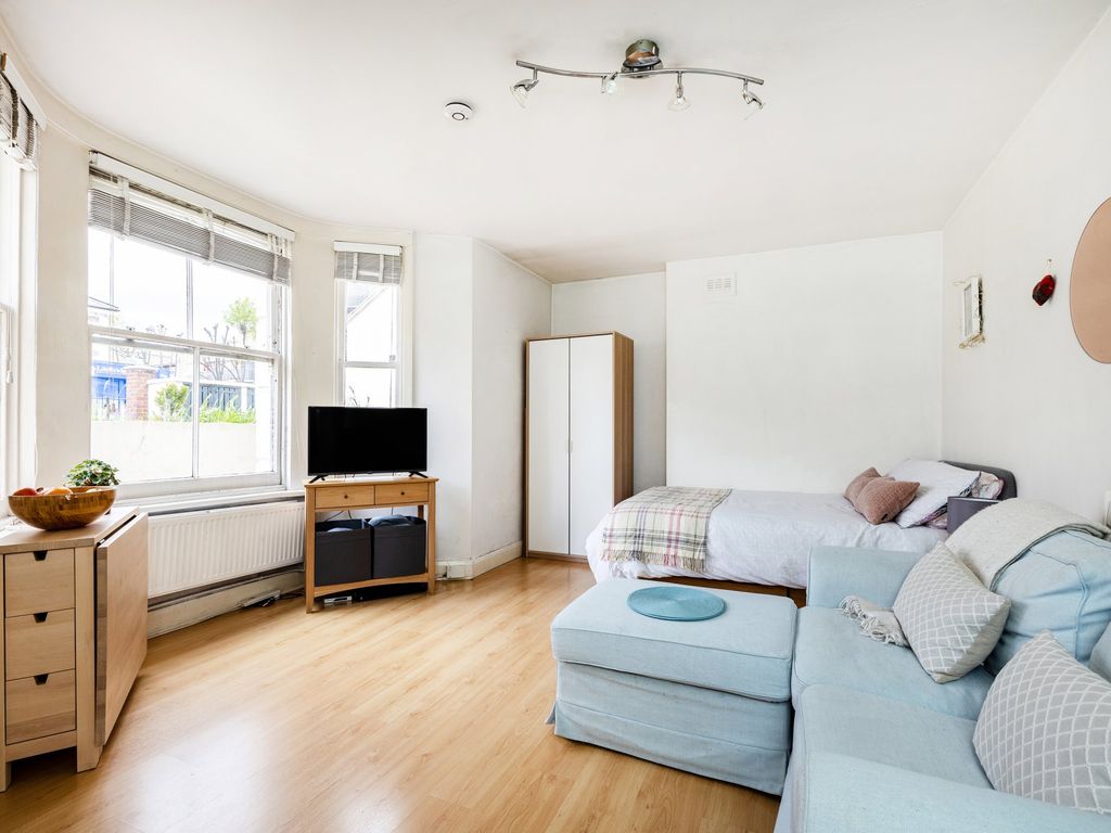 Studio to rent in Uxbridge Road, London W12, £1,200 pcm Zoopla