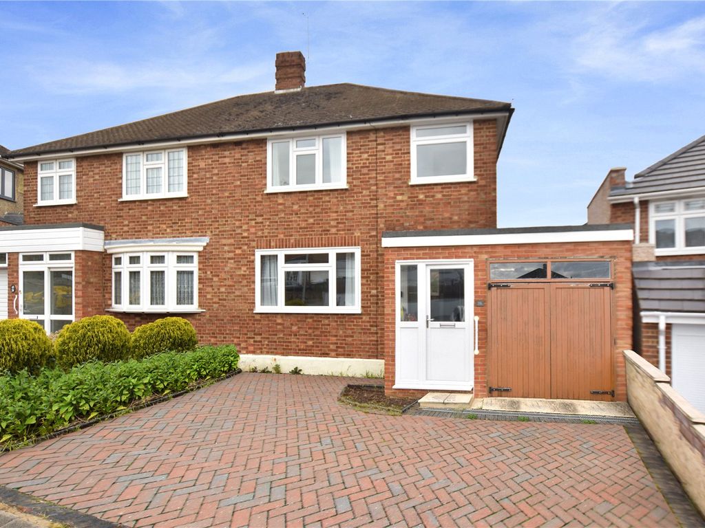 3 bed semidetached house for sale in South View Close, Bexley, Kent
