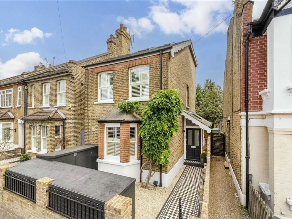 4 bed detached house for sale in Sunnyside Road, Teddington TW11, £