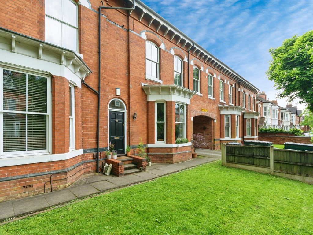 2 bed flat for sale in Greenfield Road, Harborne, Birmingham B17, £