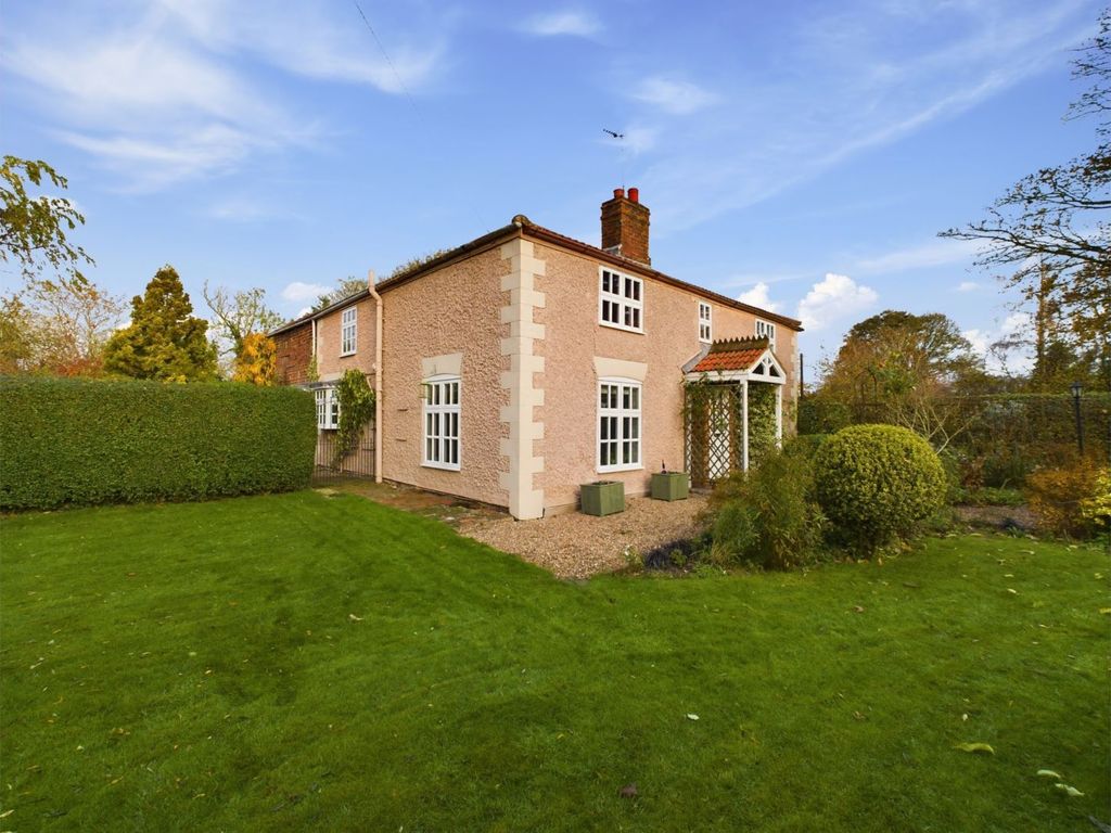 3 bed detached house for sale in Main Road, Saltfleetby LN11, £350,000 Zoopla