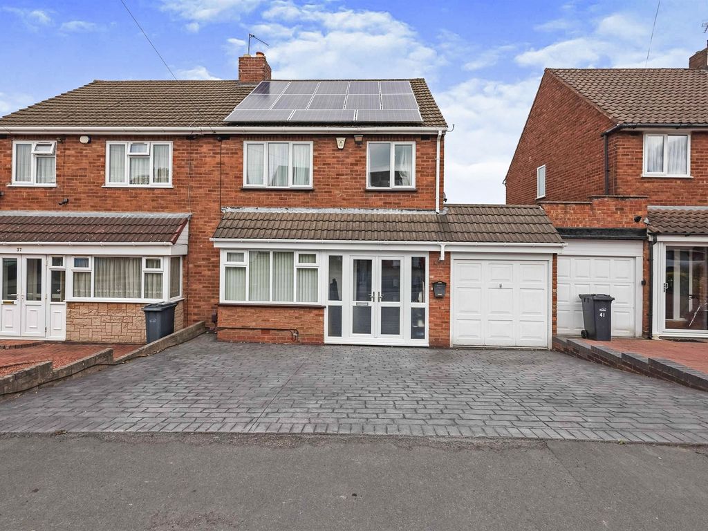 3 bed semidetached house for sale in Hillbrow Crescent, Halesowen B62