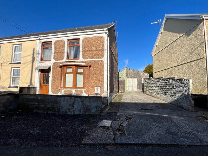 3 bed end terrace house for sale in Llandeilo Road, Upper Brynamman