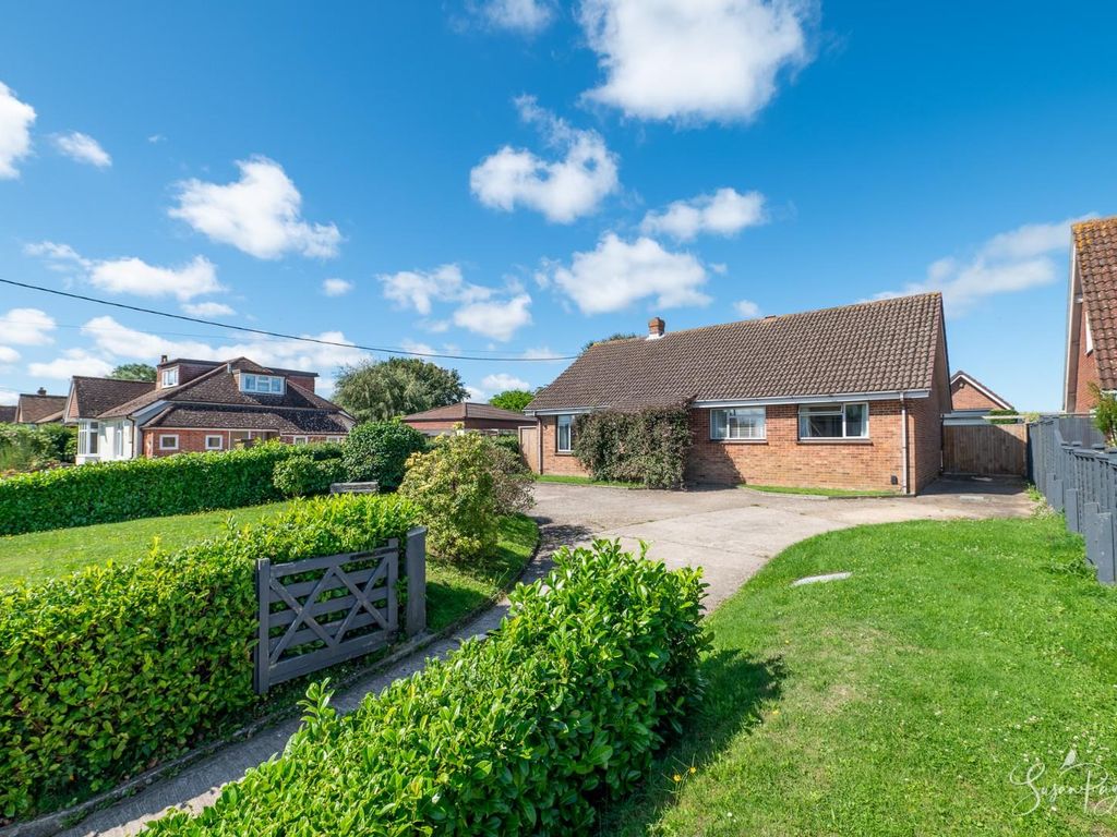 3 bed detached bungalow for sale in Newnham Road, Binstead, Ryde PO33