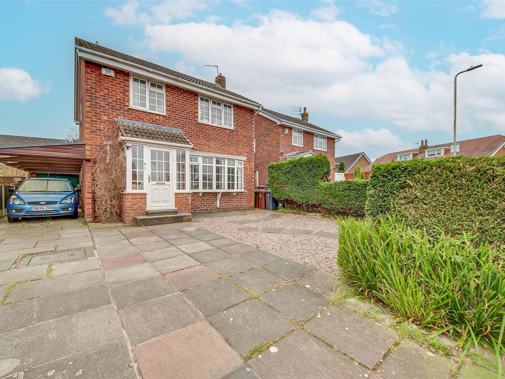 4 bed detached house for sale in Fell View, Southport PR9, £290,000