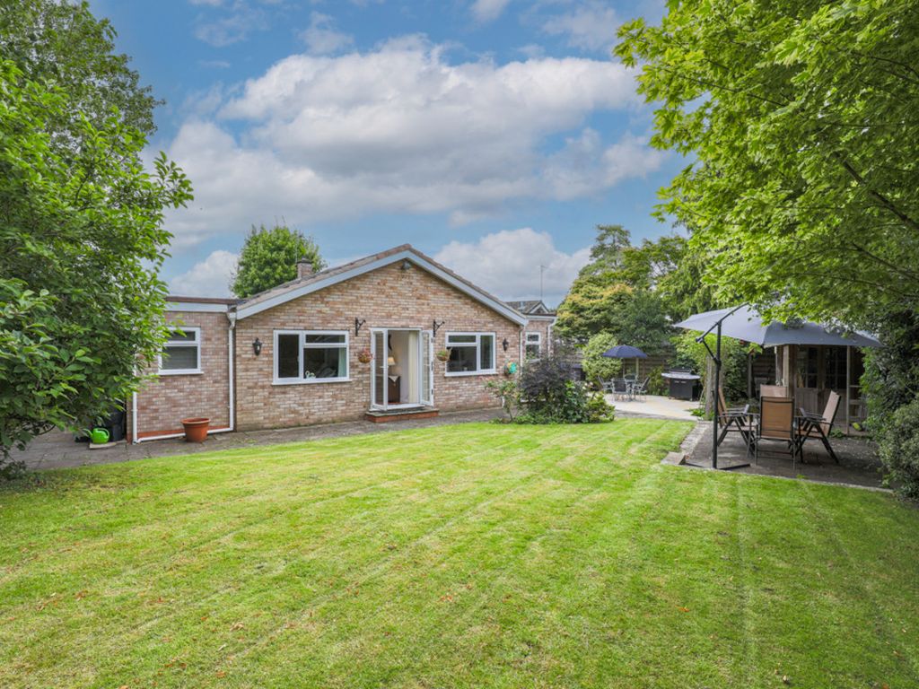 3 bed detached bungalow for sale in Knightlow Way, Leamington Spa CV33
