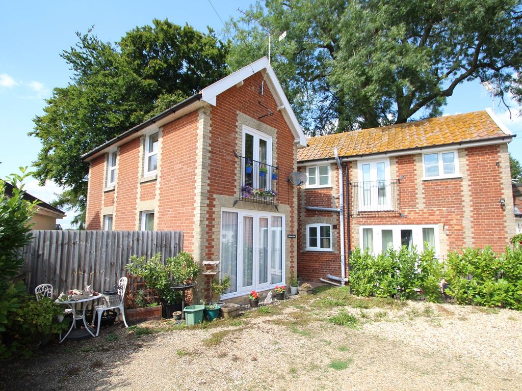 2 bed barn conversion for sale in High Road, Great Finborough