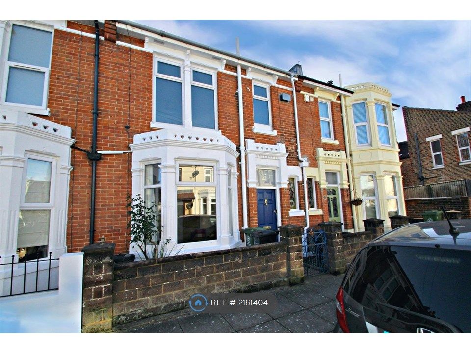 3 bed terraced house to rent in Lindley Avenue, Southsea PO4, £1,750