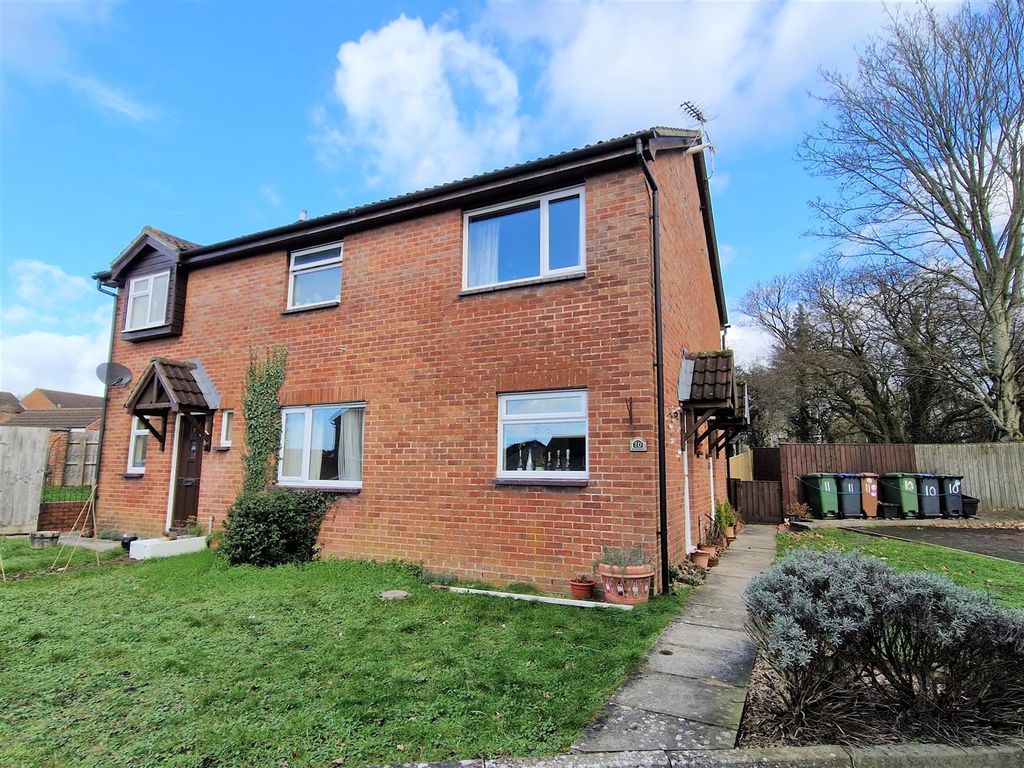 1 bed terraced house for sale in Danvers Mead, Pewsham, Chippenham SN15