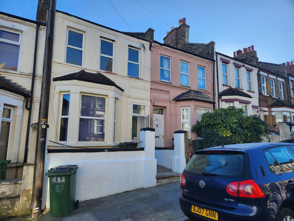 Room to rent in Piedmont Road, Plumstead SE18, £900 pcm Zoopla