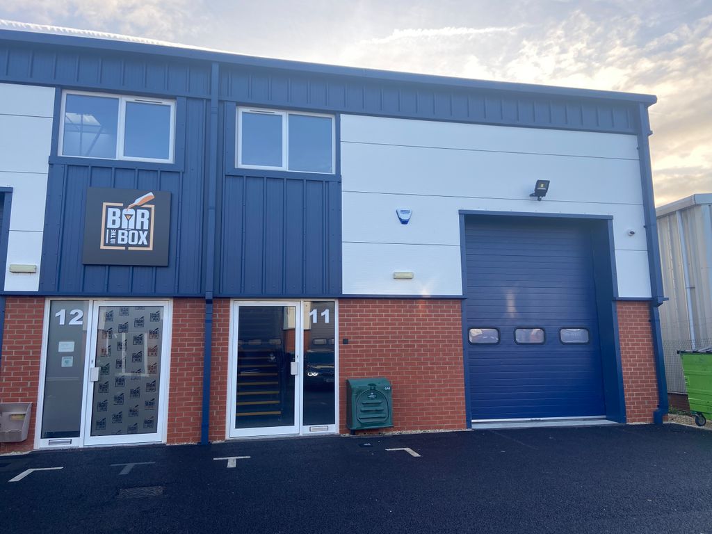 Light industrial to let in Richard Jones Road, Witney OX29, £21,250 pa