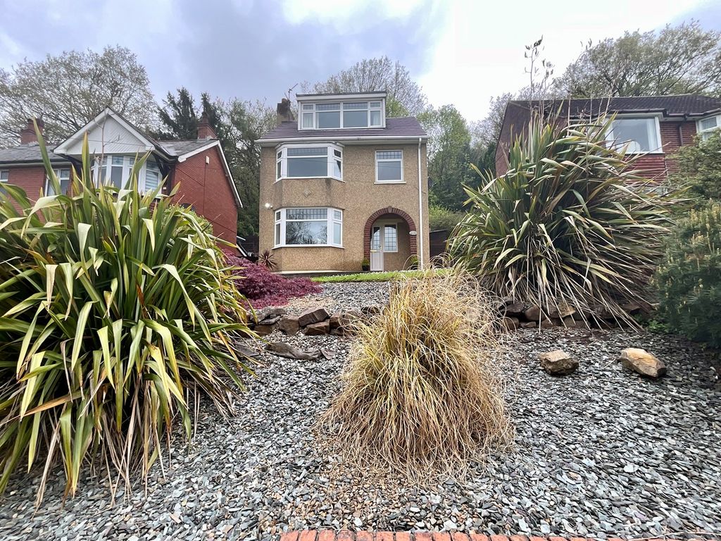 3 bed detached house for sale in Usk Road, Pontypool NP4, £315,000 Zoopla