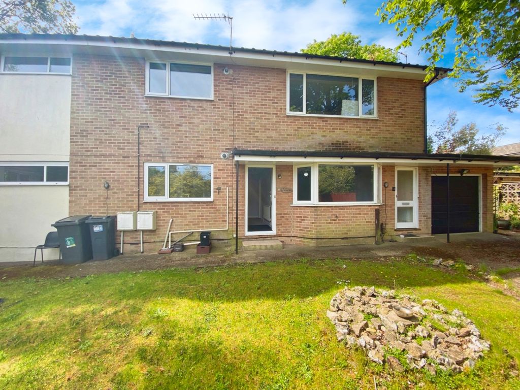 2 bed flat to rent in 2 Stirling Road, Bournemouth, Dorset BH3, £1,250