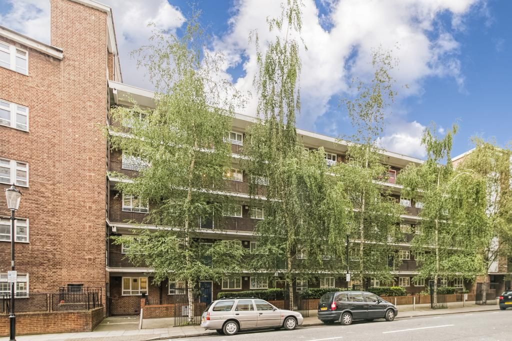 3 bed flat for sale in Curran House, Lucan Place, London SW3, £