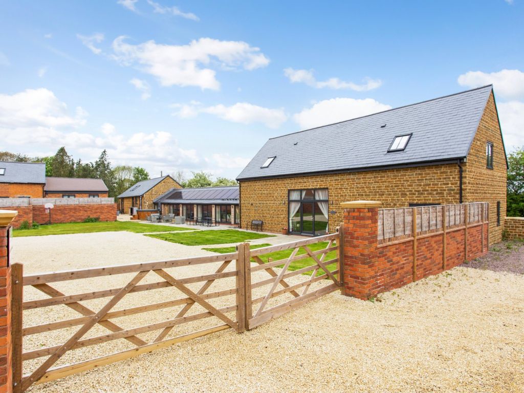 6 bed barn conversion for sale in The Slade, Fenny Compton, Southam
